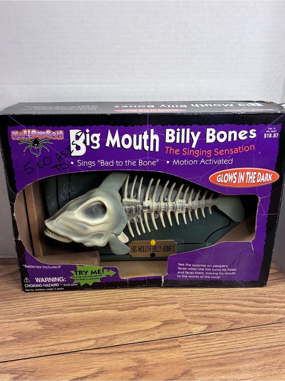 New Vintage 1999 Halloween Big Mouth Billy Bones Glow In The Dark Musical Fish